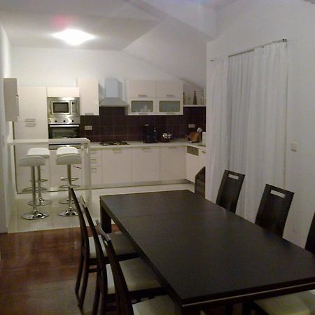 Apartments Milka Трогир Стая снимка